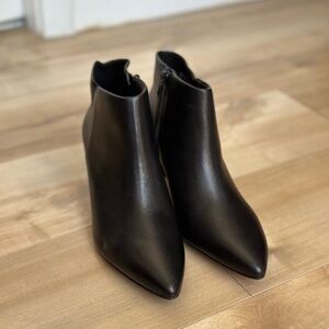 Clarks Black Leather Pointed Booties Woman US 6.5